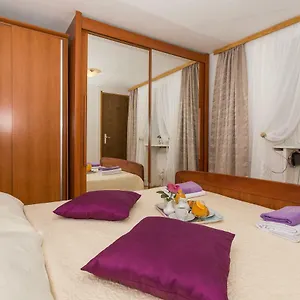 Priska1700 Apartment