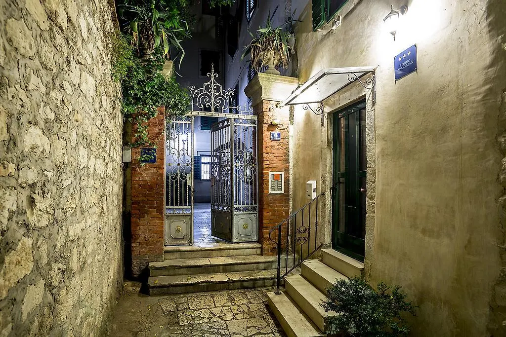 Villa Palace Split 0*,  Croatia
